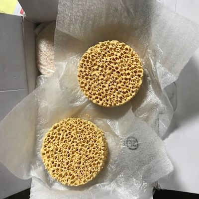 Filtro di schiuma ceramica porosa al carburo di silicio per soluzione di filtrazione di metalli fusi