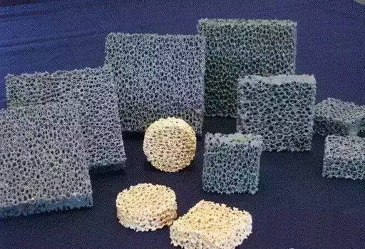 Filtro di schiuma ceramica porosa al carburo di silicio per soluzione di filtrazione di metalli fusi