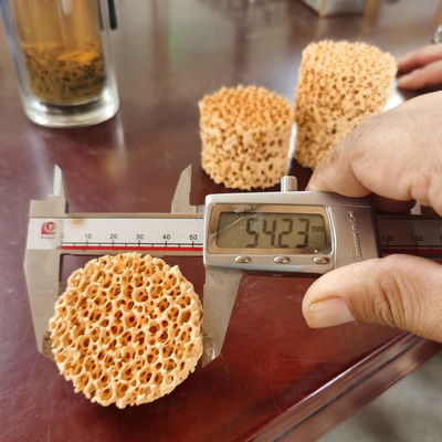 Filtro di schiuma ceramica porosa al carburo di silicio per soluzione di filtrazione di metalli fusi
